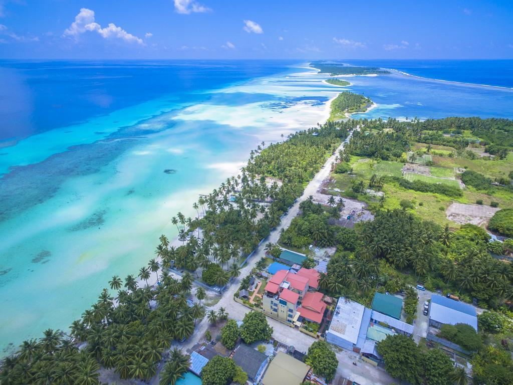 Reveries Maldives Hotel Gan  Exterior photo