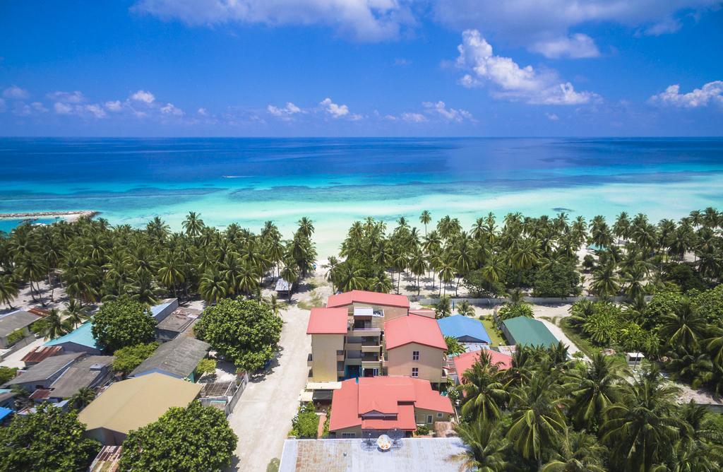 Reveries Maldives Hotel Gan  Exterior photo