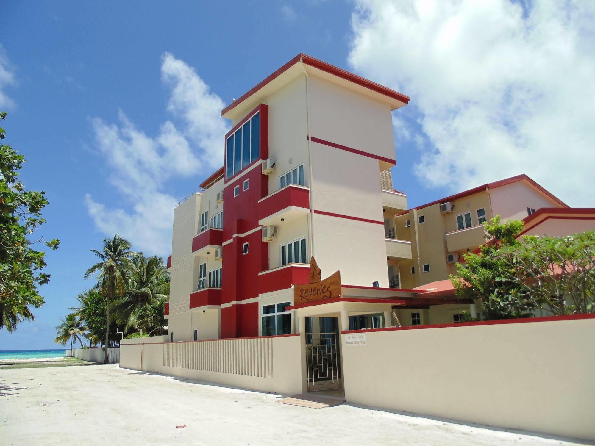 Reveries Maldives Hotel Gan  Exterior photo